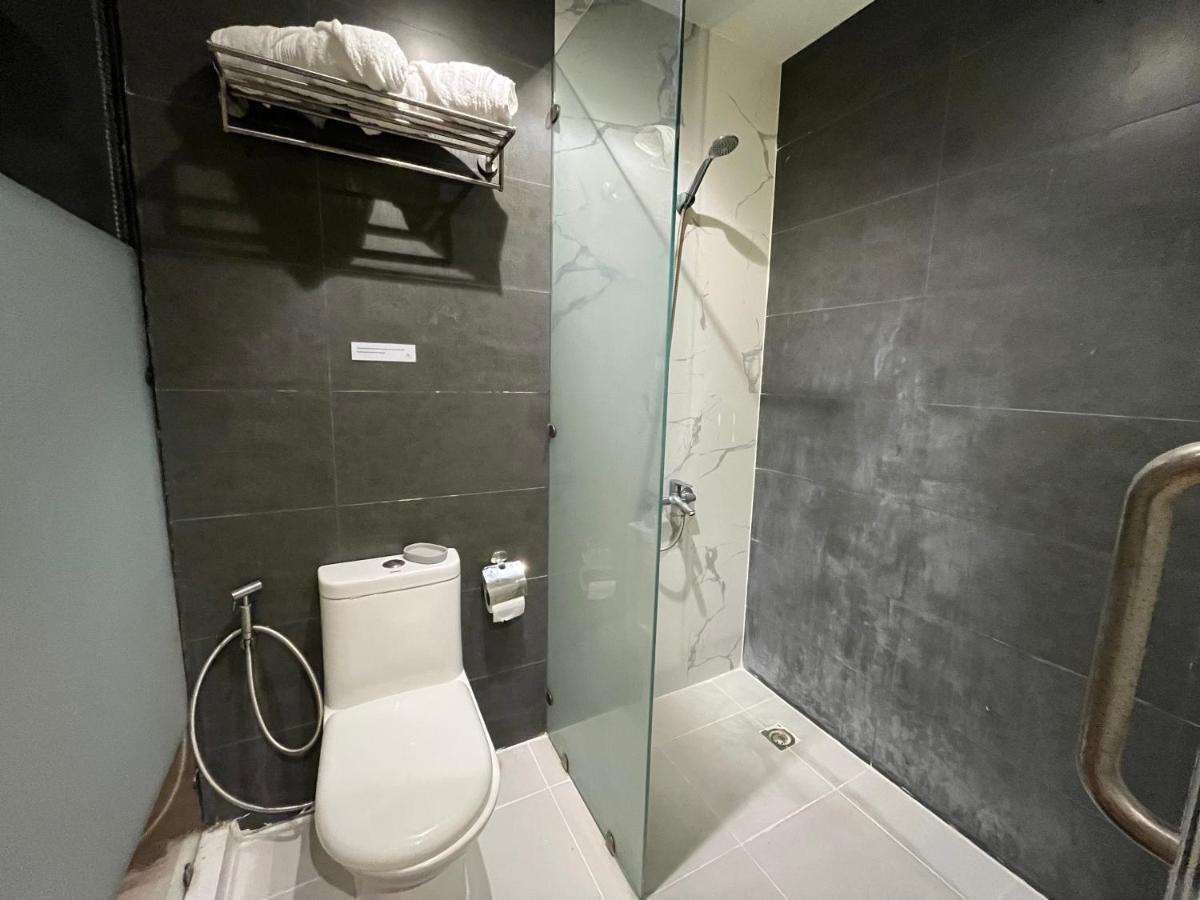 The Upperroom @ Real Suites Bacolod Exterior foto