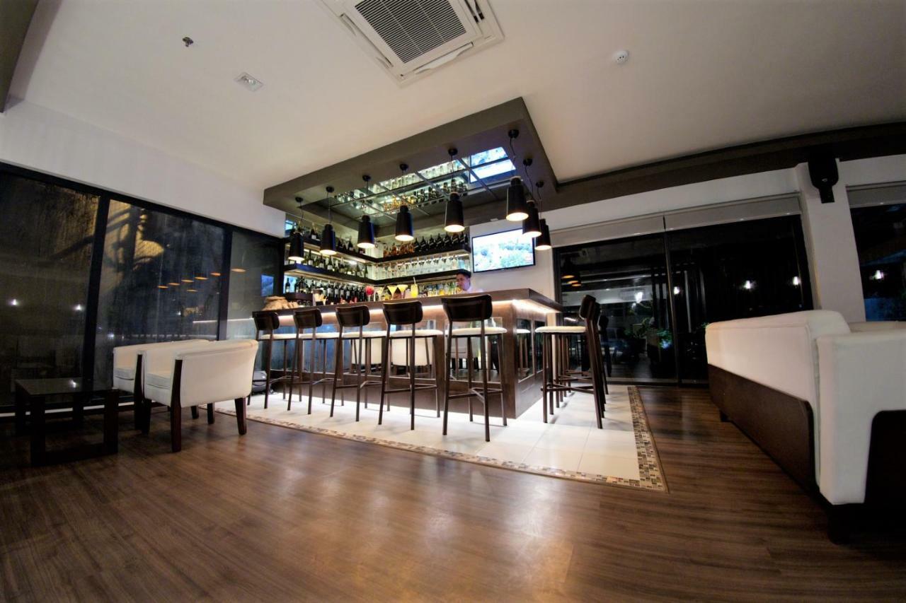 The Upperroom @ Real Suites Bacolod Exterior foto